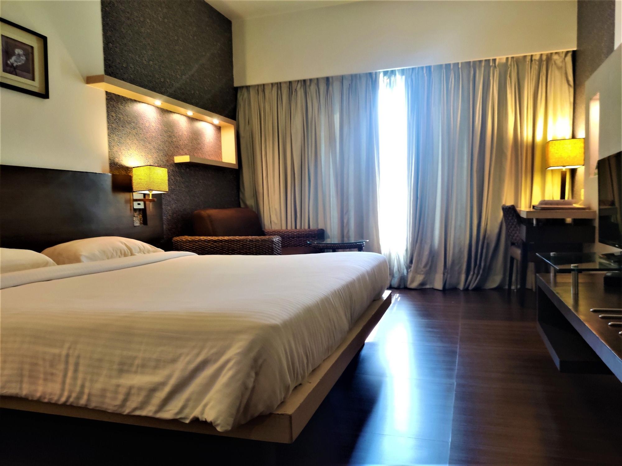 Hotel Satkar Residency Thane Buitenkant foto